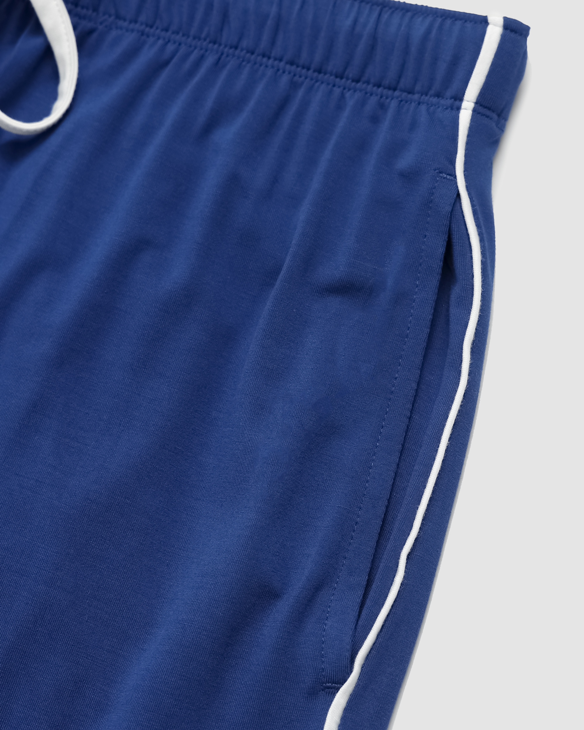 The Bored Housewife Shade Queen